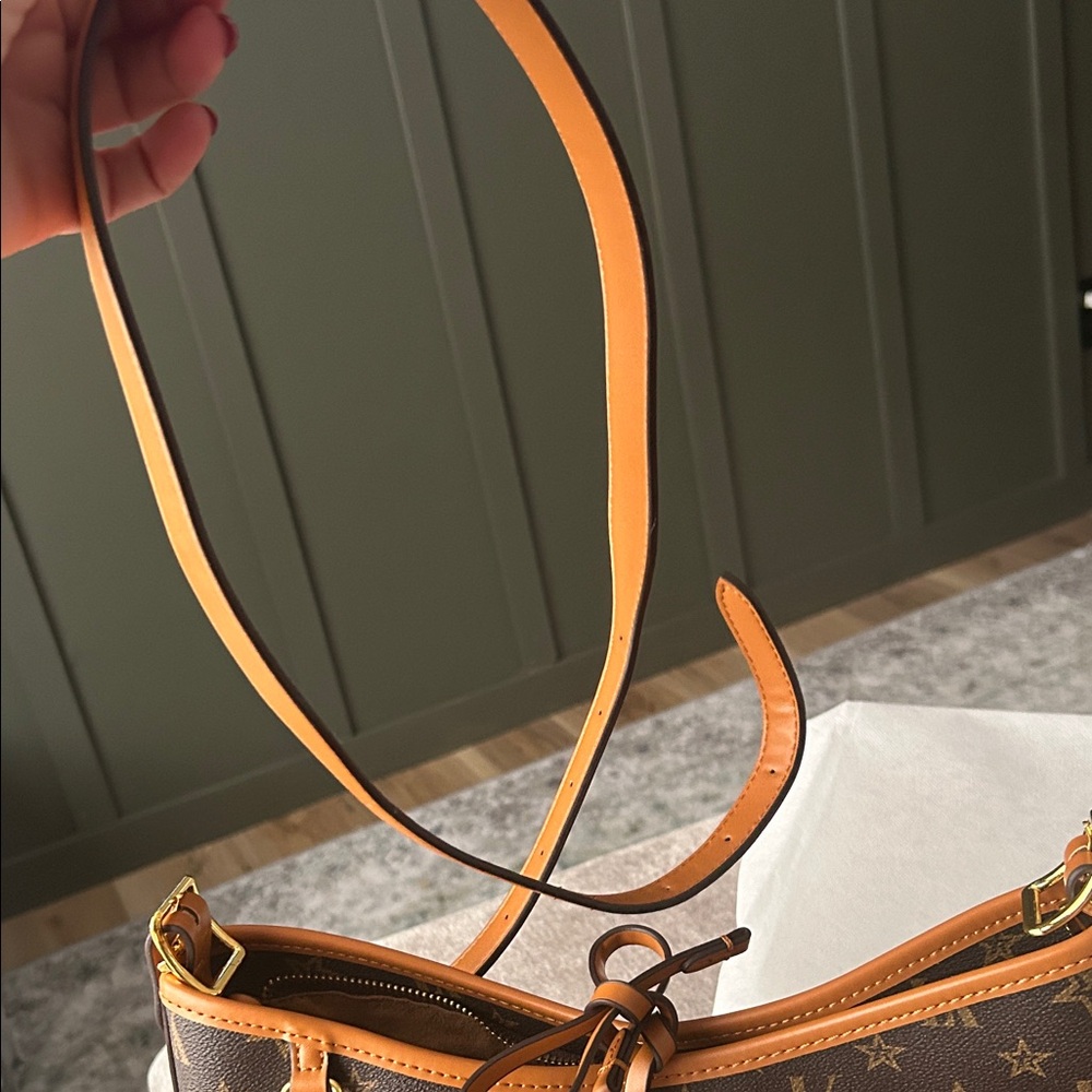 Source Unknown Brown And Tan Monogram Shoulder Bag - image 3